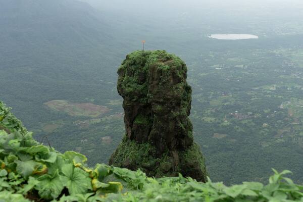 vanarlingi pinnacle, Jivdhan is a hill fortress situated near the Ghatghar in Junnar Taluka of Pune district in Maharashtra, India.