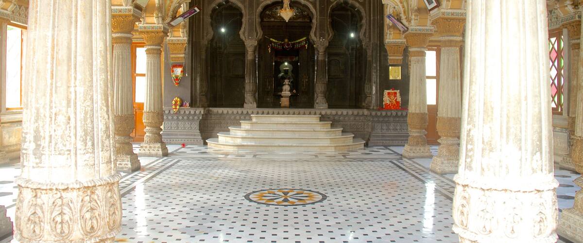 Pune ofreciendo patrimonio de arquitectura y vistas interiores