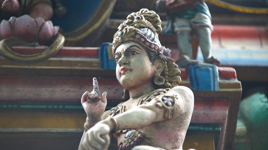 Pondicherry showing religious elements