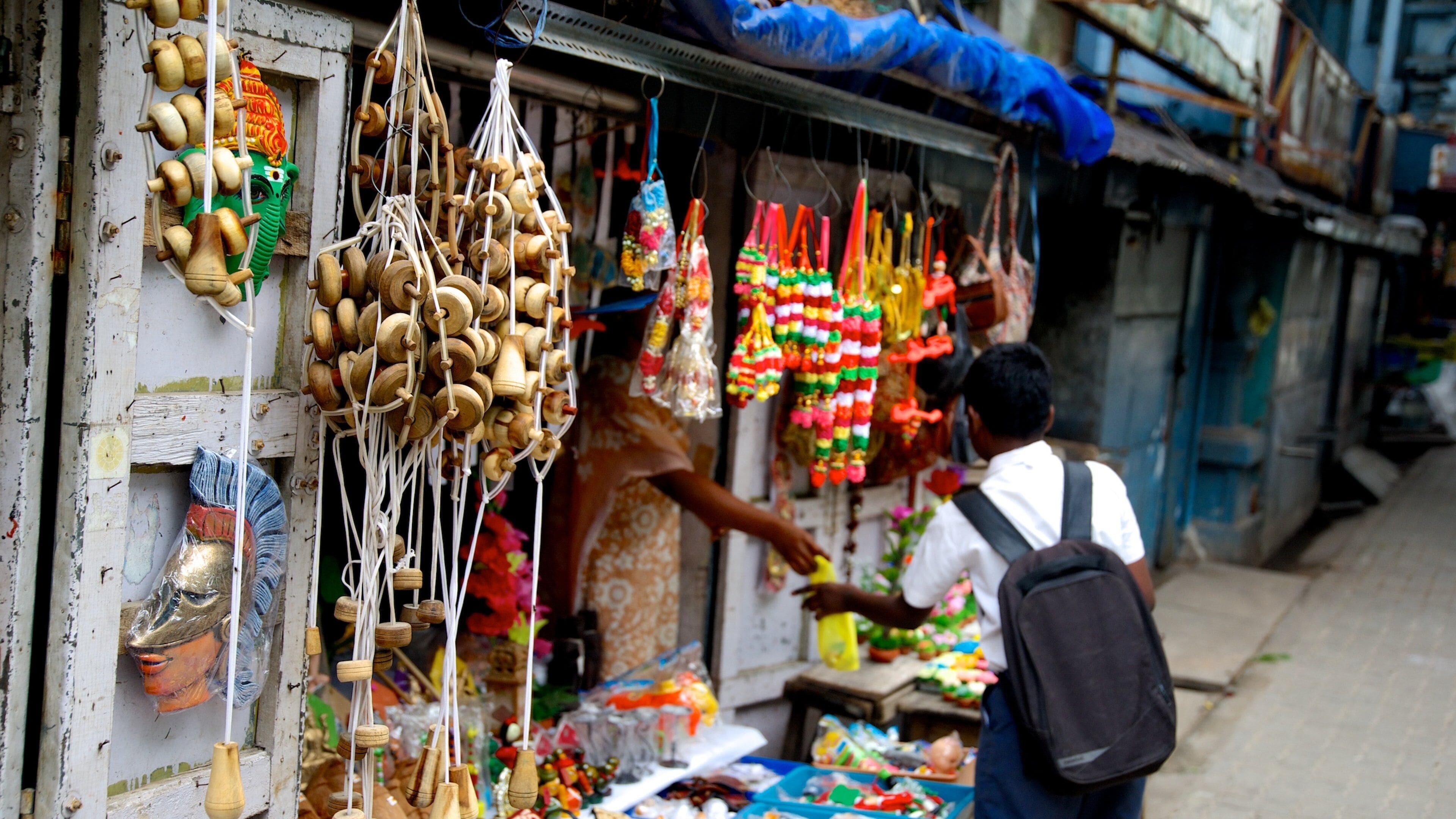 Pondicherry som inkluderer marked og gatescener