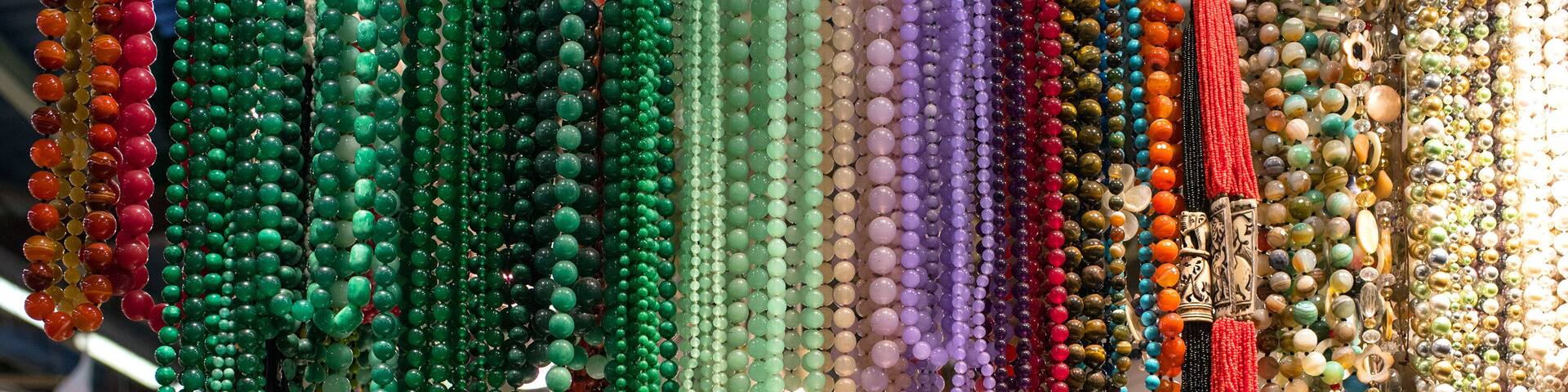 Jade market in Hong Kong 香港の翡翠市場