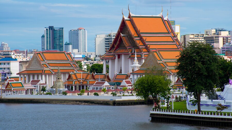 Wat Kalayanamit Varamahavihara in Bangkok, Thailand in day time.
