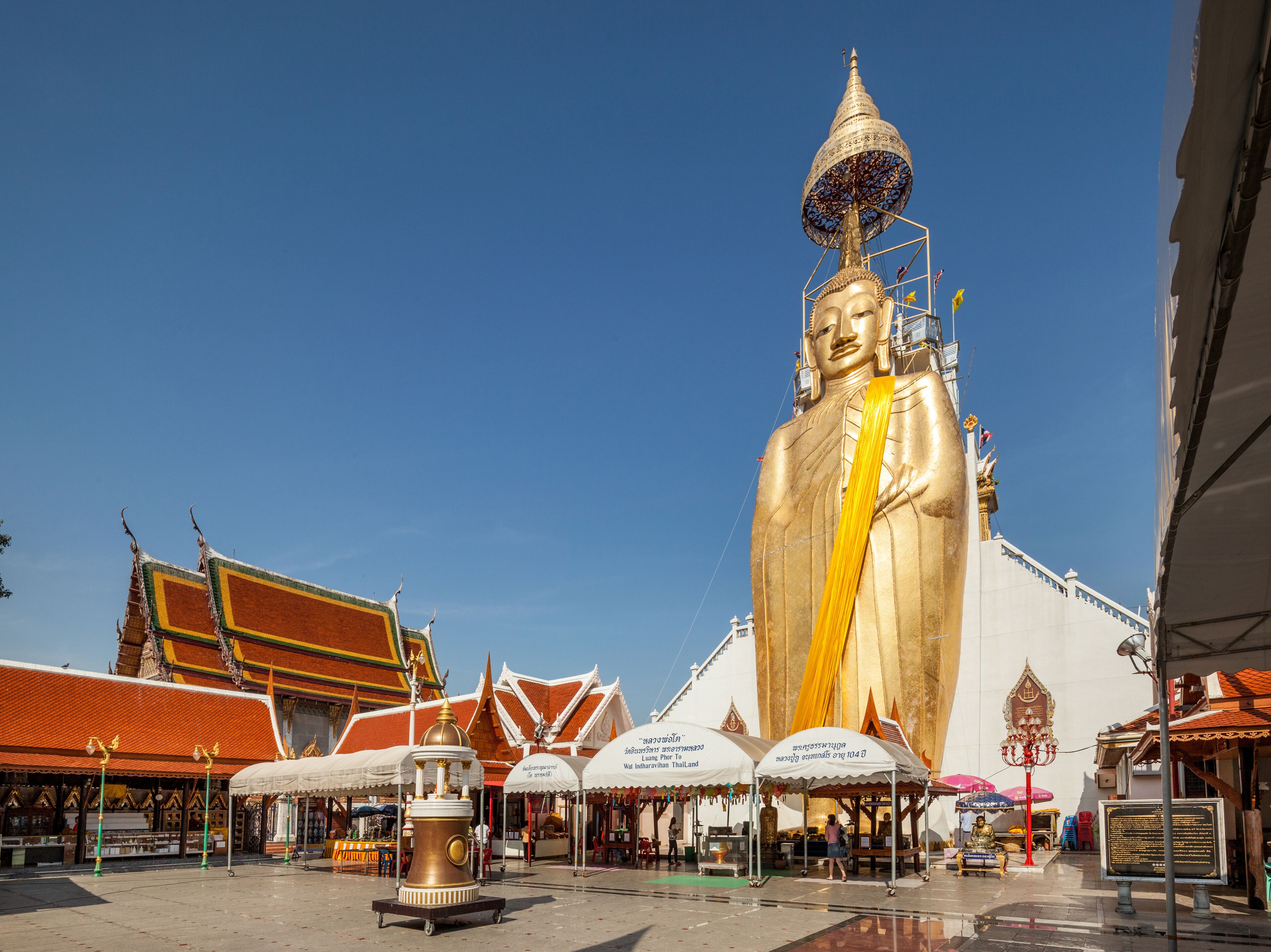 Giant standing golden Buddha at Beautiful Wat Intharawihan temple in Bangkok, Thailand