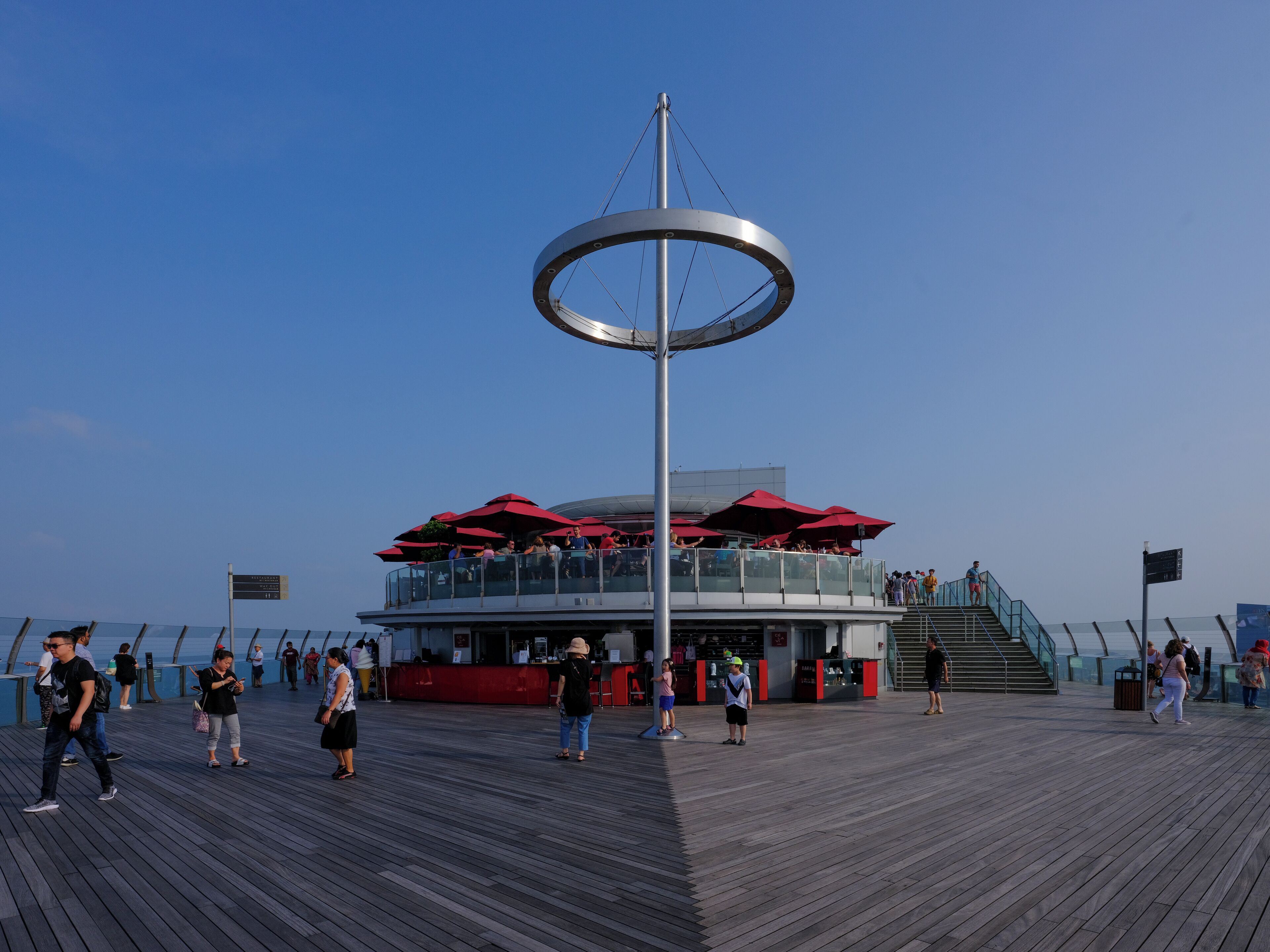 Singapore_MarinaBaySandsSkypark_553248621532743152_08