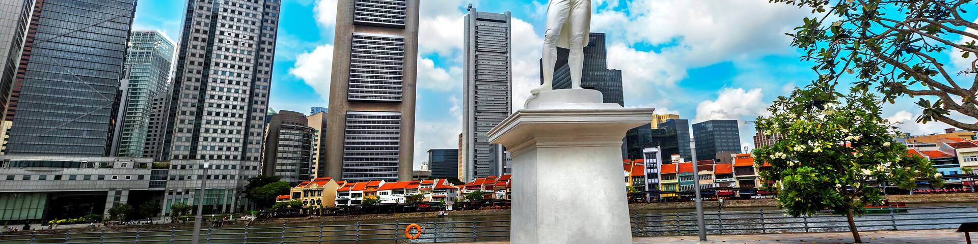 Statue of Sir Tomas Stamford Raffles in Singapore.