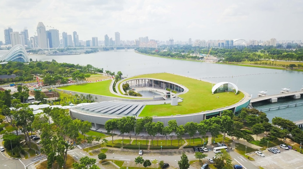 Aerial shot of the Marina Barrage during sunny day, Singapore , Shutterstock ID 707861098, Purchase Order: SP-1866, Order Number: SP-1866 Go Guides , Client/Licensee: Hotels.com, Other: Lee Ban Twan