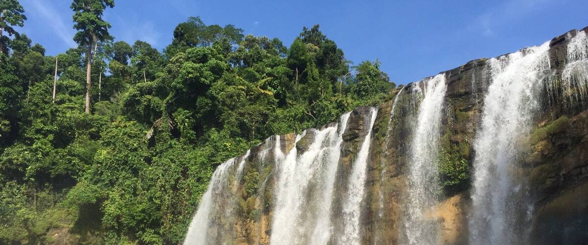 Tinuy-an Falls.
Went to this to see the rainbow and WOW! It came with this gigantic water curtain.
Tinuy-an falls can be reached via a 1.5hr plane ride from Manila to Butuan, 4hour van to Bislig, and less than hour of habal-habal (motorcycle) ride.
#WOWPhilippines
#Mindanao
#waterfalls
#Philippines
#blue
#rainbow
