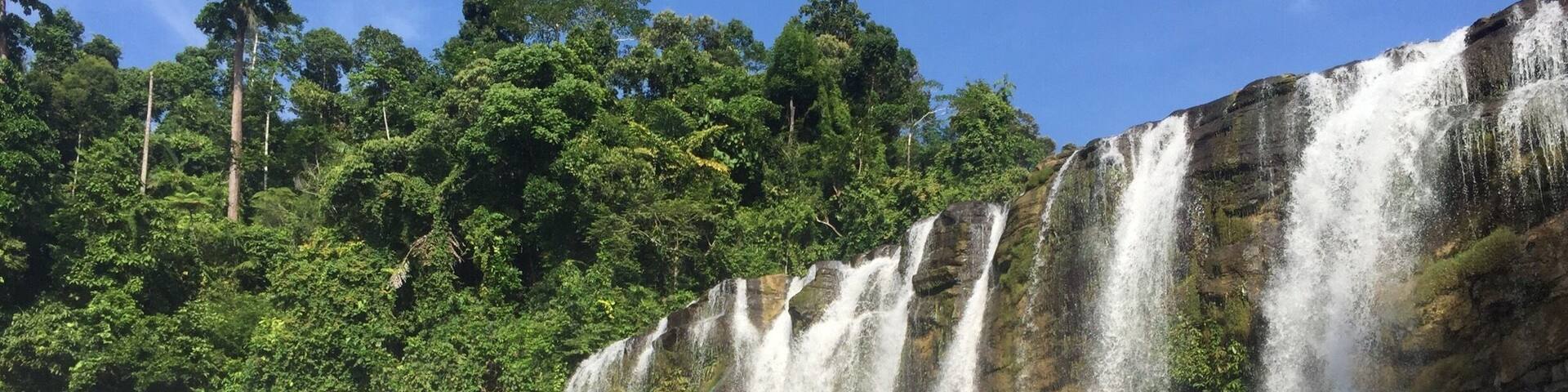 Tinuy-an Falls.
Went to this to see the rainbow and WOW! It came with this gigantic water curtain.
Tinuy-an falls can be reached via a 1.5hr plane ride from Manila to Butuan, 4hour van to Bislig, and less than hour of habal-habal (motorcycle) ride.
#WOWPhilippines
#Mindanao
#waterfalls
#Philippines
#blue
#rainbow