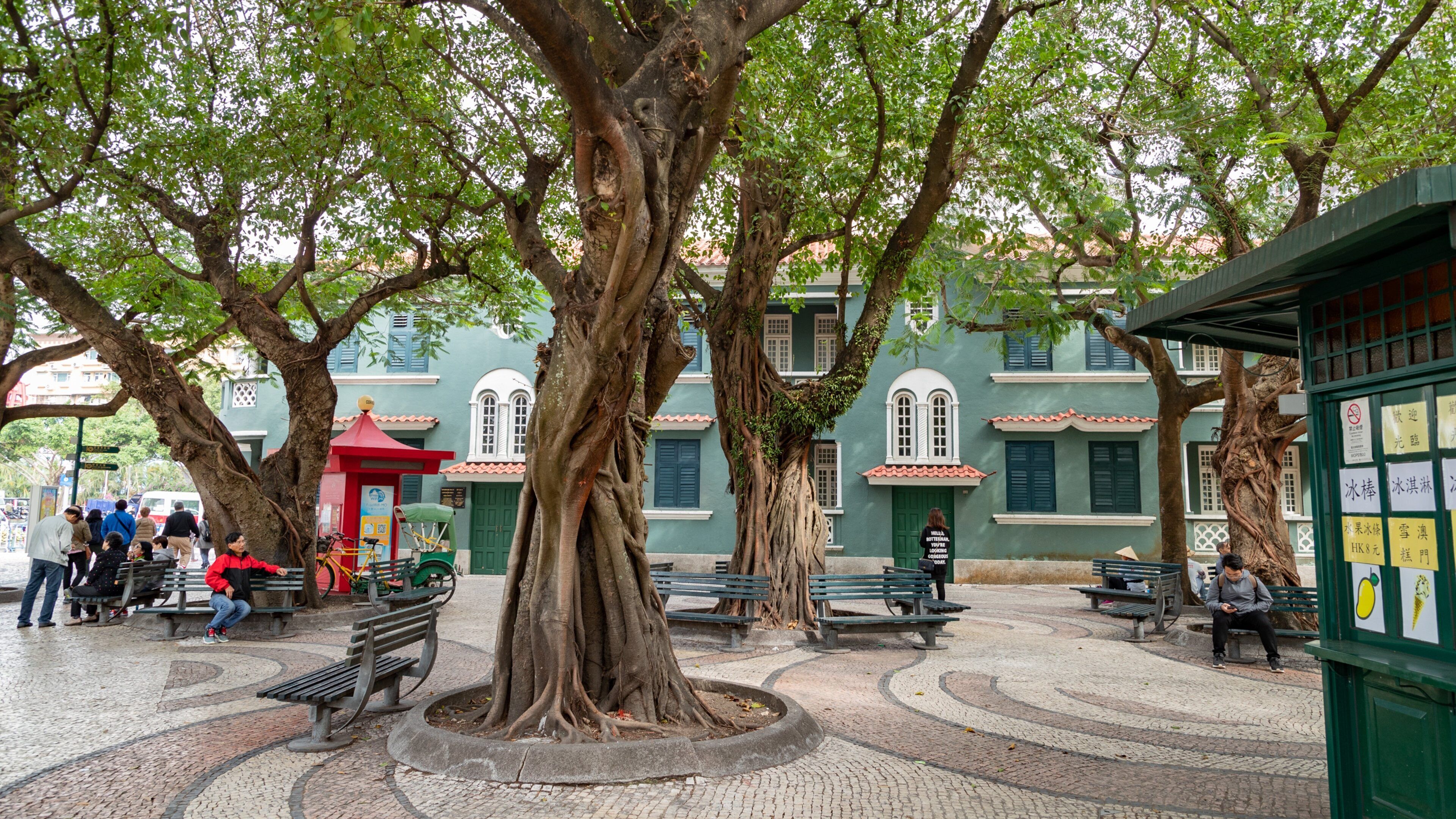 Barra Square which includes a park