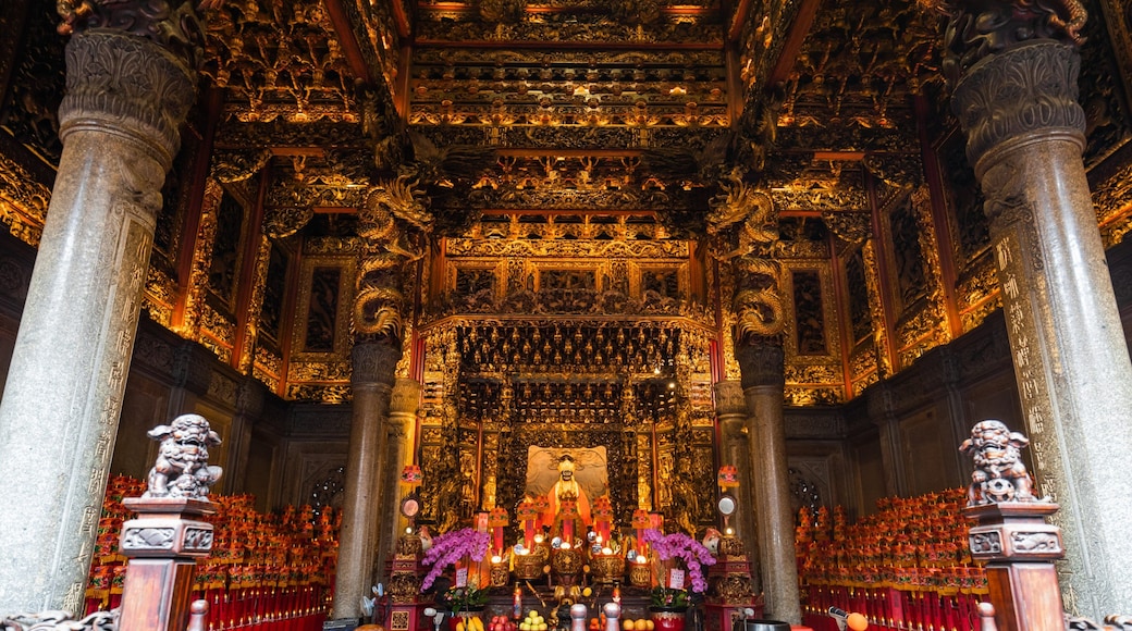 Sanxia Qingshui Zushi Temple showing interior views, heritage elements and a temple or place of worship