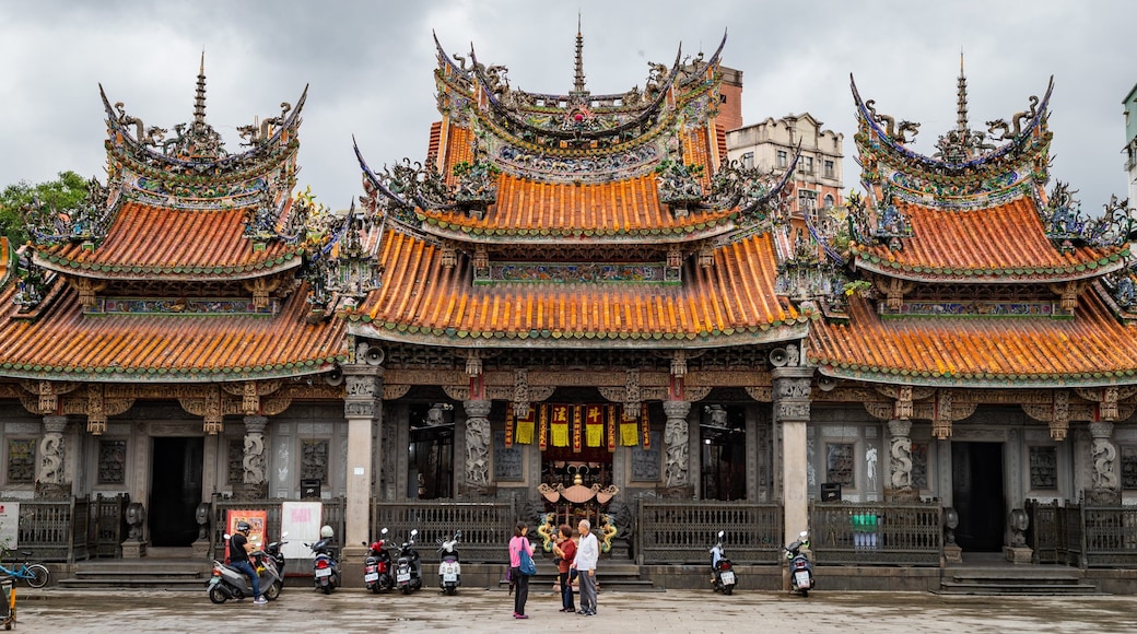 .Sansia Tsu Shi Temple