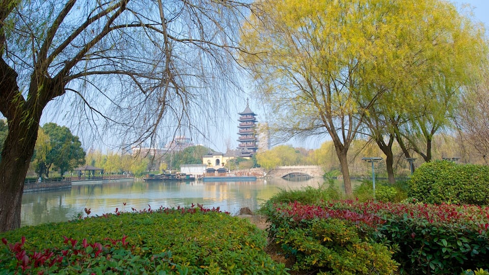 Jiaxing showing a lake or waterhole and a park