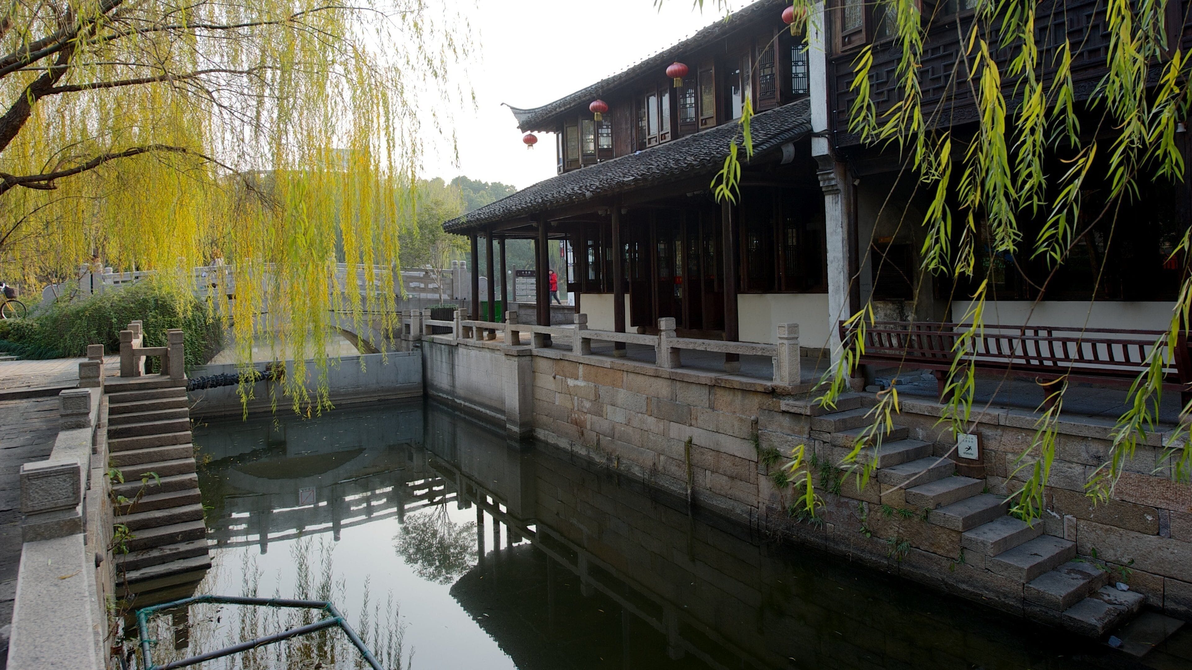 Jiaxing ofreciendo un estanque y arquitectura patrimonial