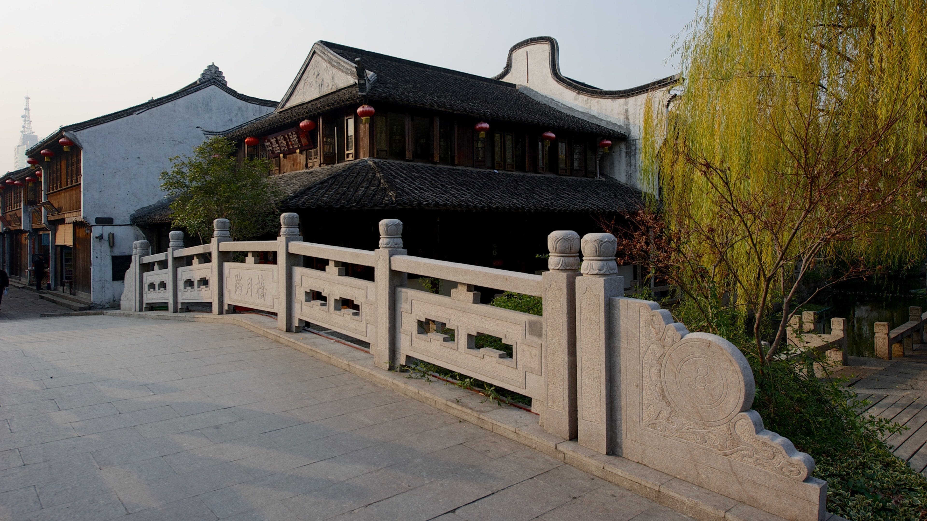 Jiaxing Ancient Canal ofreciendo un puente