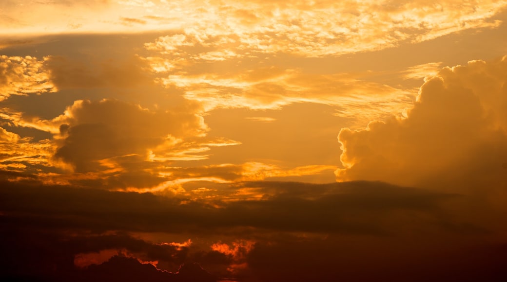 Bibi Beach showing a sunset