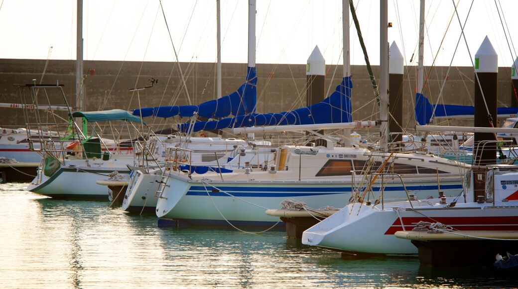Okinawa que incluye una marina