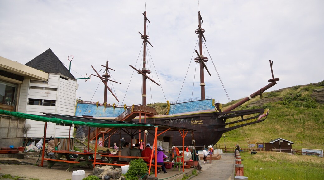 Yongmeori Coast featuring heritage elements