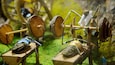 Un modèle d’un appareil mécanique doté d’engrenages et de leviers.