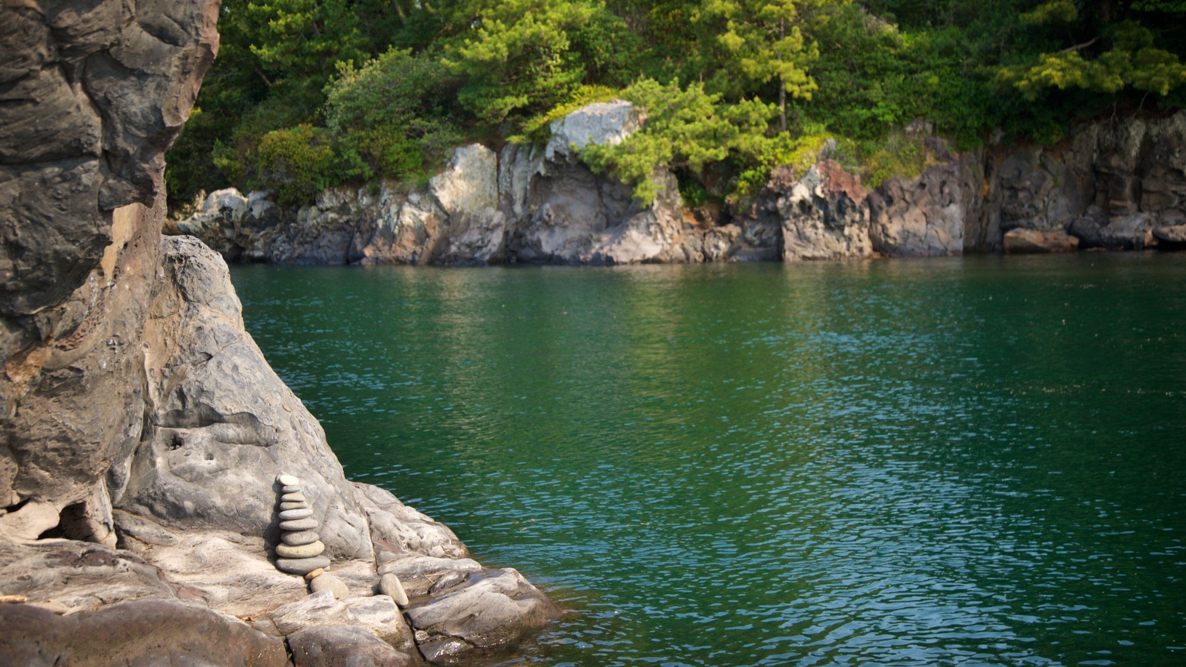 Soesokkak Estuary showing a lake or waterhole