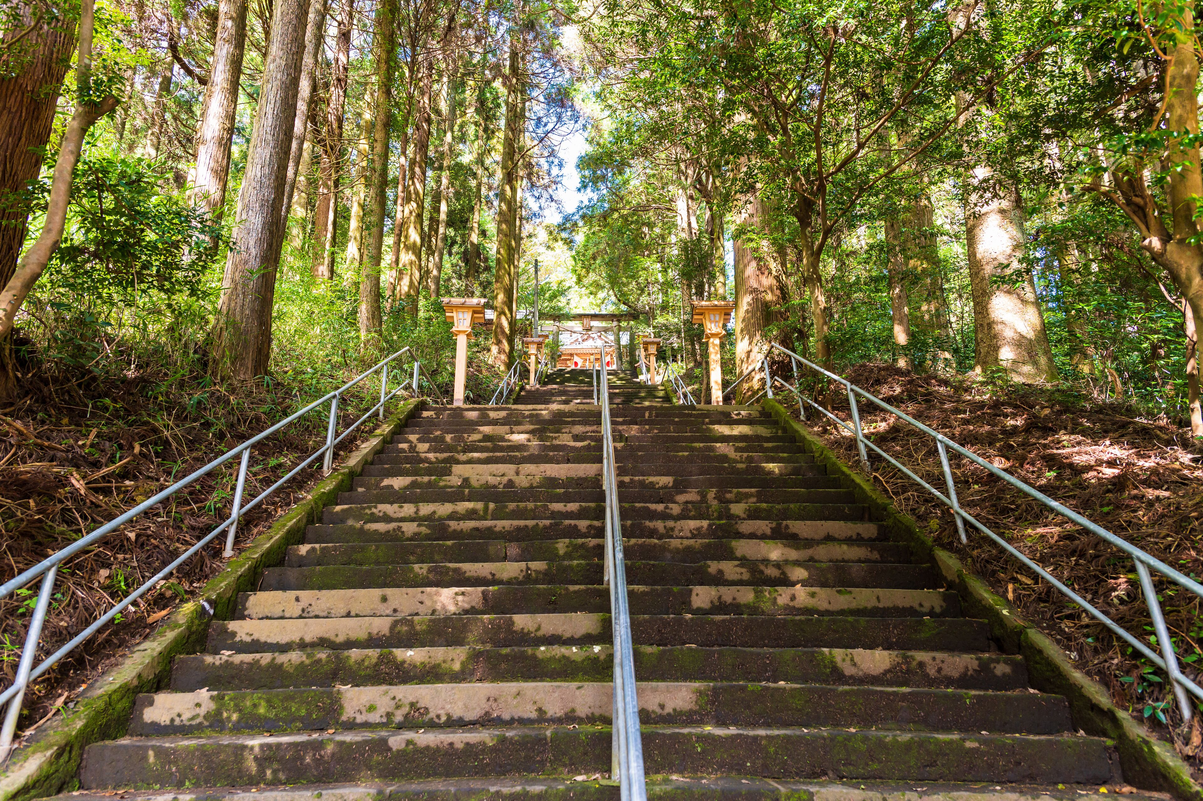 石段参道「日本最古の神社パワースポット幣立神宮(へいたてじんぐう)」 Stone Steps Approach "Japan's Oldest Shrine Power Spot Heitate Jingu" 日本(秋) Japan (Autumn) 九州・熊本県山都町 Yamato Town, Kumamoto Prefecture, Kyushu 幣立神宮(へいたてじんぐう)