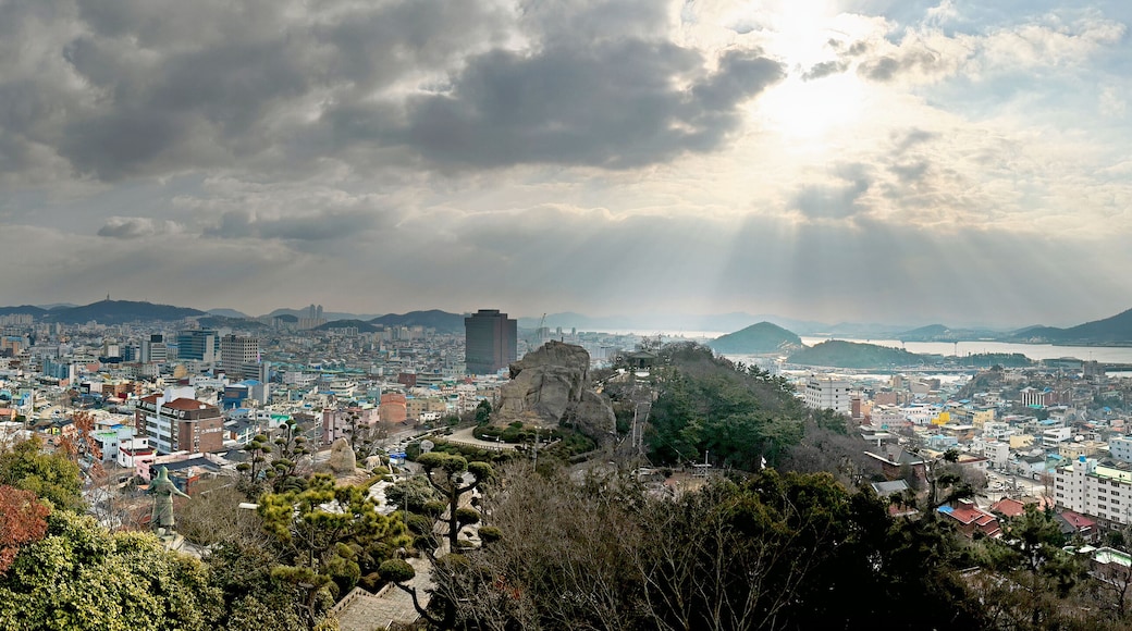 한국에 있는 목포시 유달산에서 본 풍경