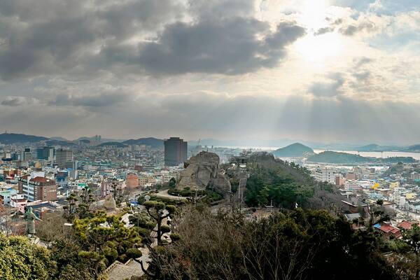 한국에 있는 목포시 유달산에서 본 풍경