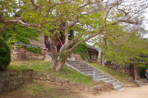 Byeongsanseowon Confucian Academy showing heritage elements and a small town or village