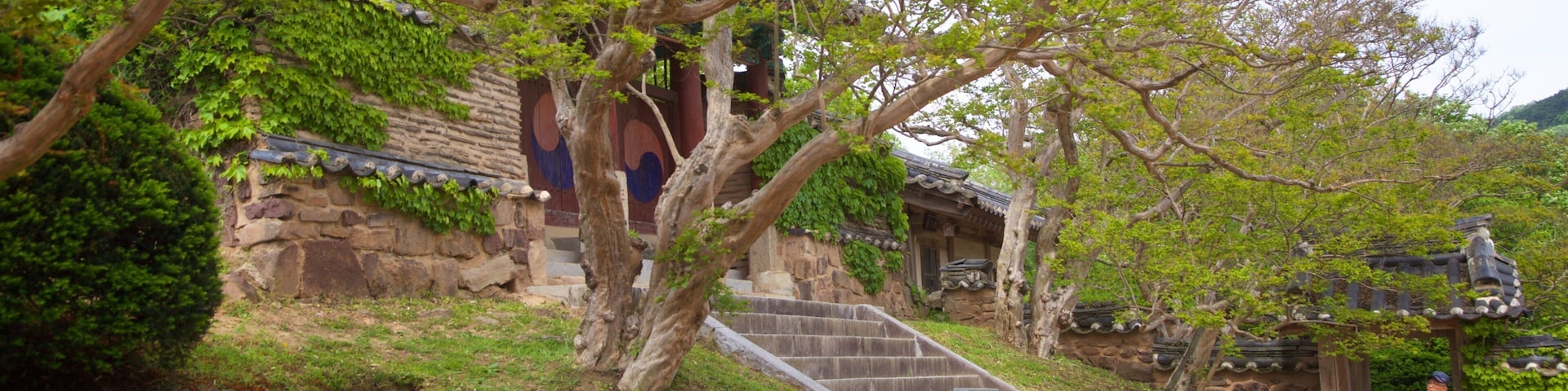 Byeongsanseowon Confucian Academy showing heritage elements and a small town or village