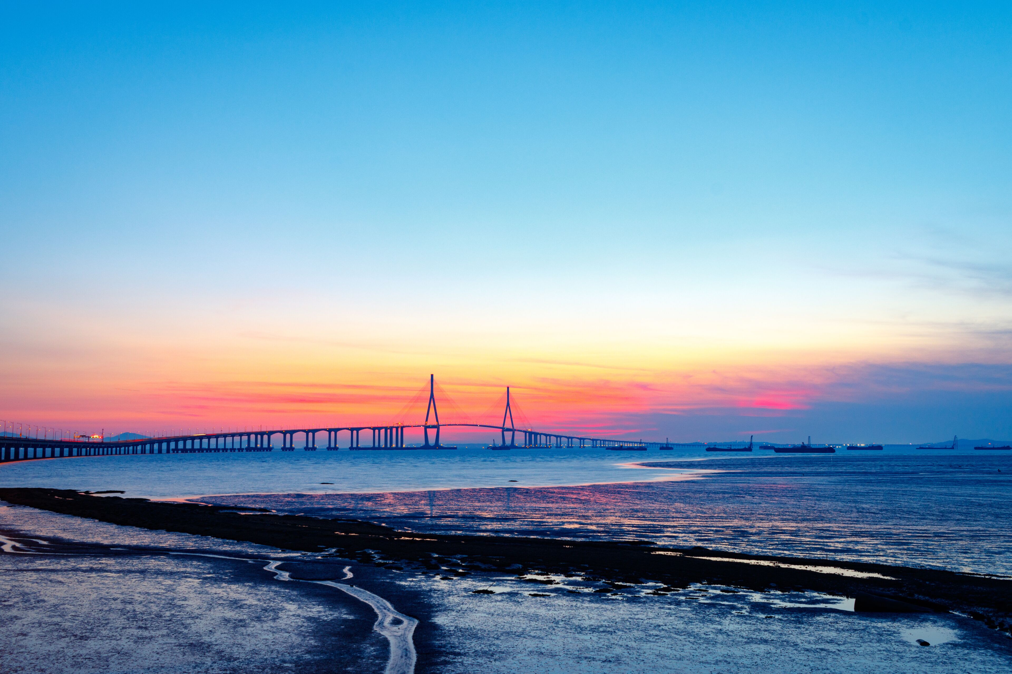 Incheon Bridge night scenery. Incheon Bridge Night view of various colors. Reflections on the sea. Incheon Bridge to Incheon Airport. Republic of Korea.