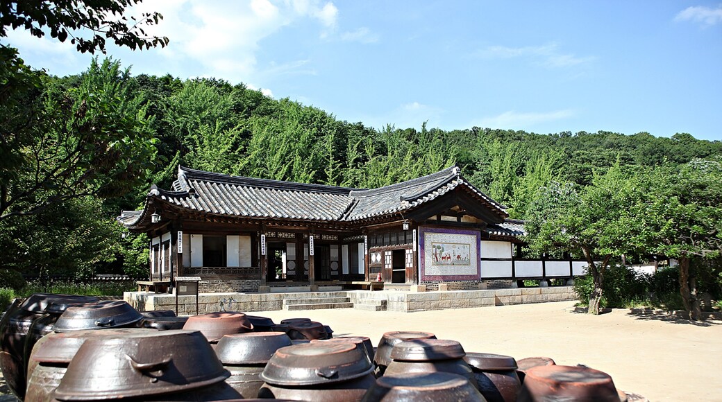 한국 경기도 용인시 한국민속촌입니다