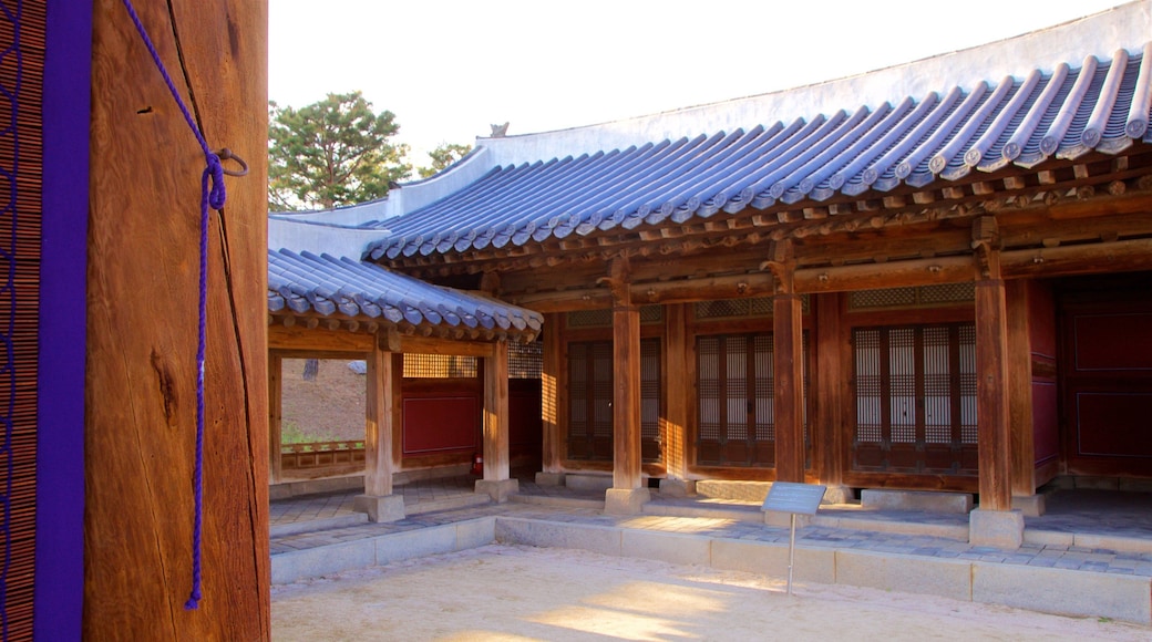 Palais Hwaseong Haenggung montrant patrimoine historique