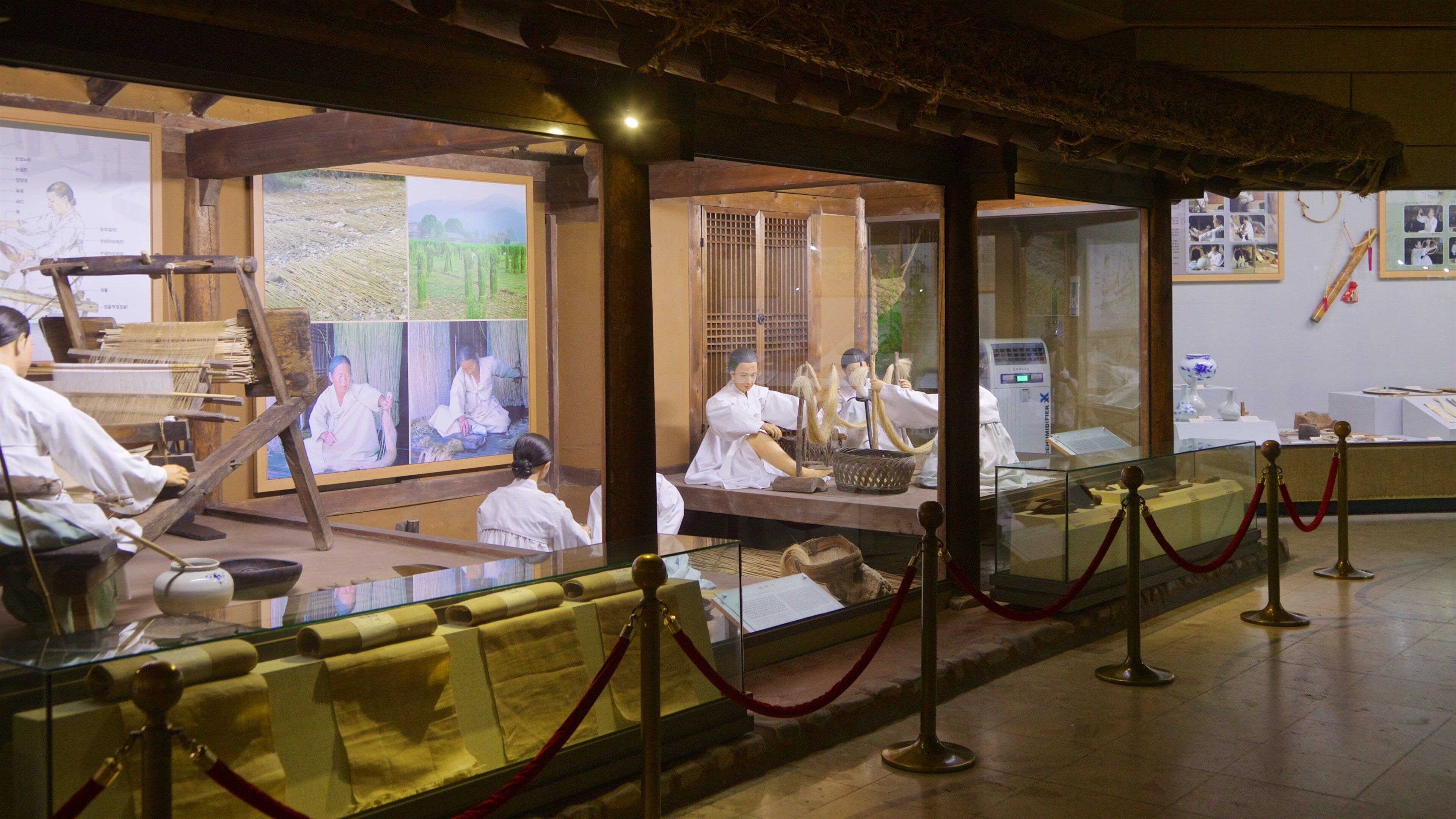 Andong Folk Museum showing interior views