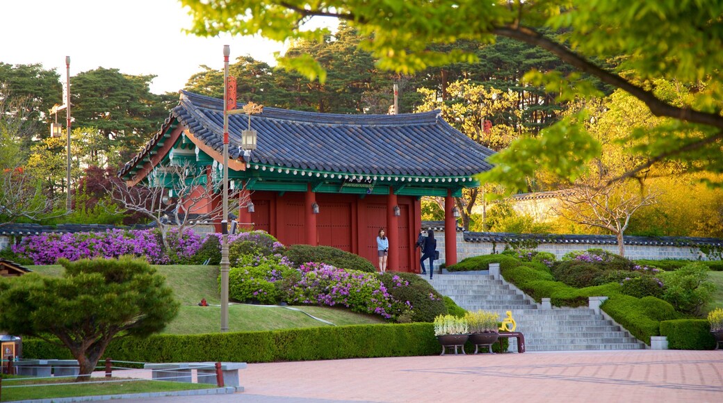 오죽헌 시립박물관 이 포함 문화유산 요소, 야생화 과 정원