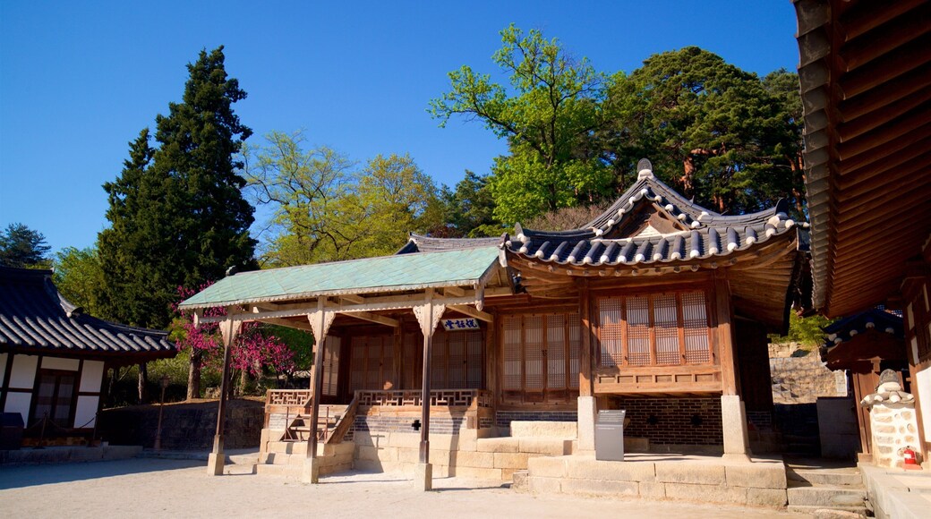 Gangneung Seongyojang House featuring heritage elements
