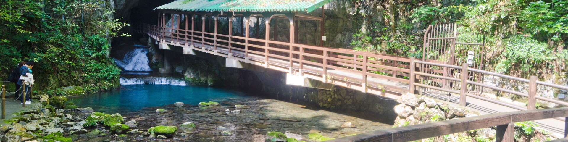 Akiyoshido Cave is located in the eastern area of Mine city, Yamaguchi Prefecture, 100-200m under Akiyoshidai, is Japan's largest limestone cave.