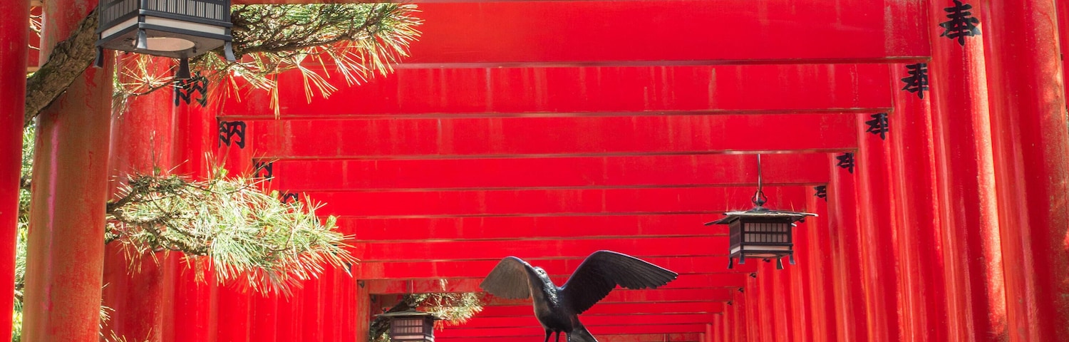 MWAP59 Row of  vermilion torii  with sacred crow statue. Entrance approach,  Tamura shrine, Takamastu, Kagawa, Japan