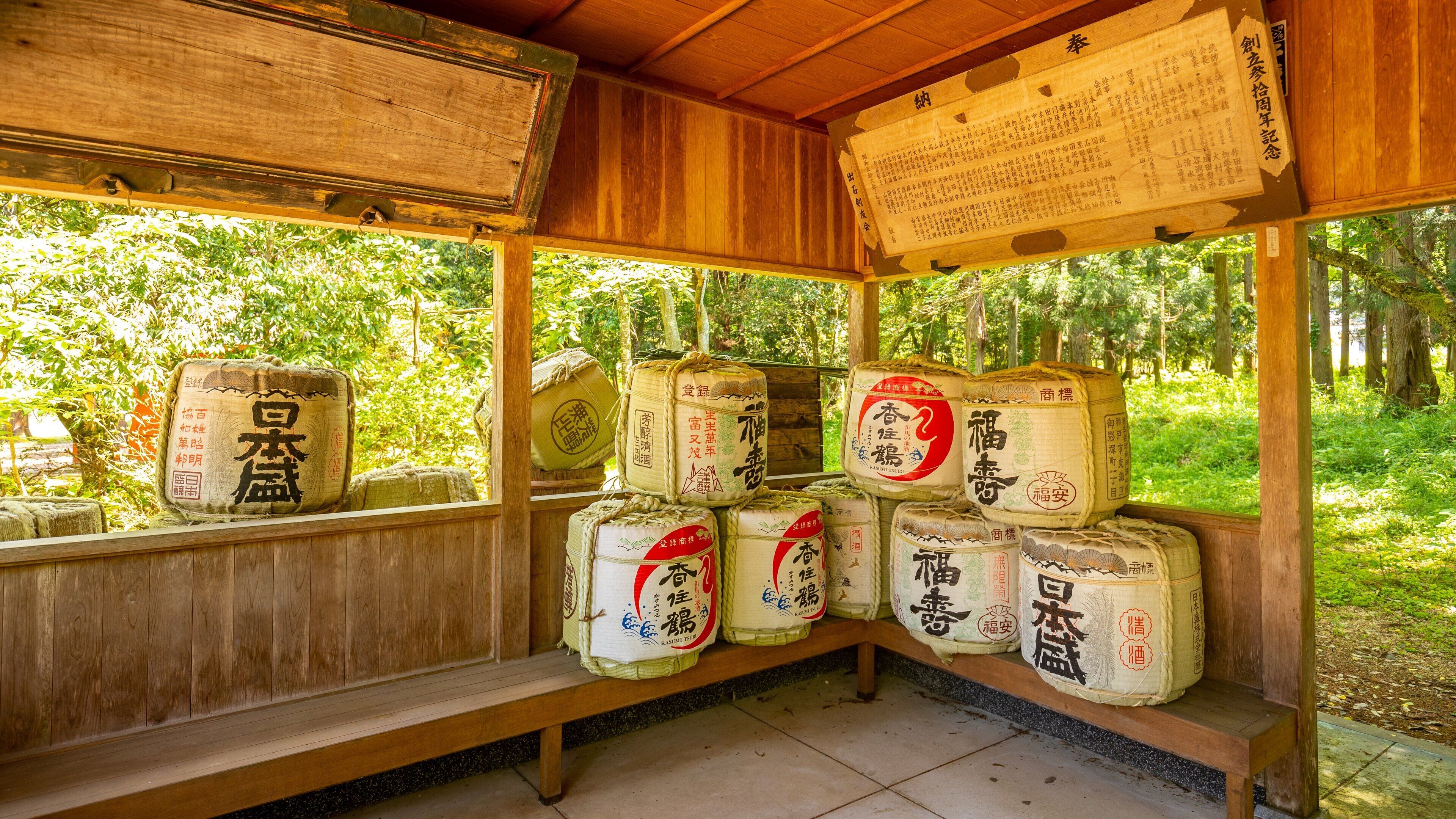 Izushi Shrine showing interior views