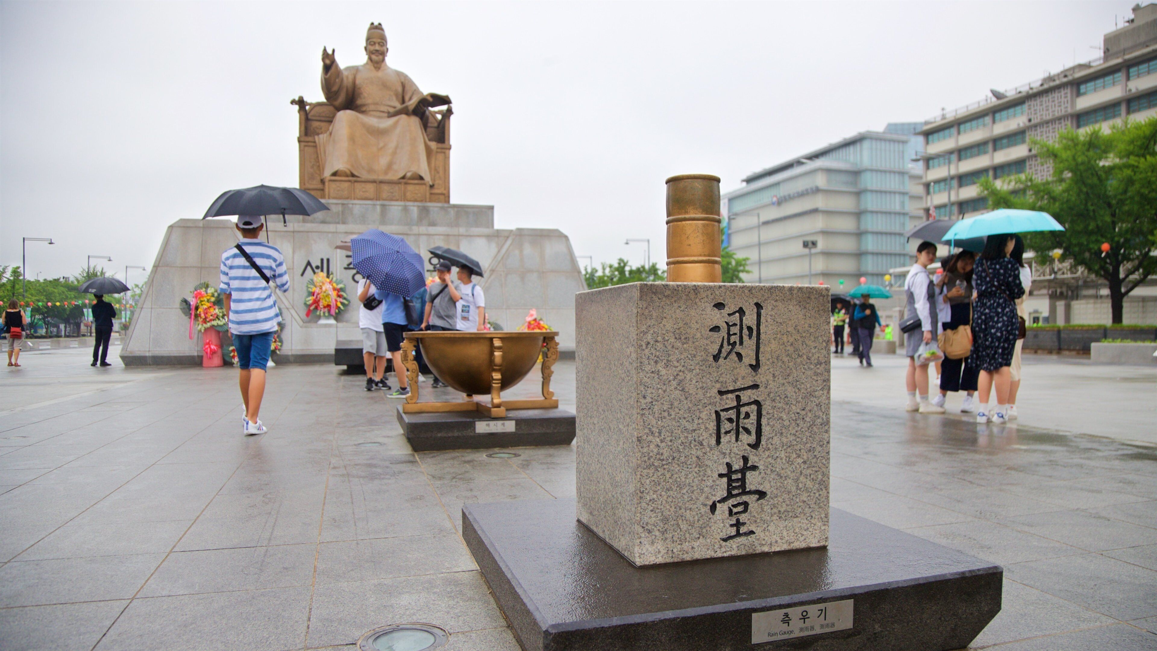 Statue of Sejong the Great which includes signage, a statue or sculpture and a square or plaza