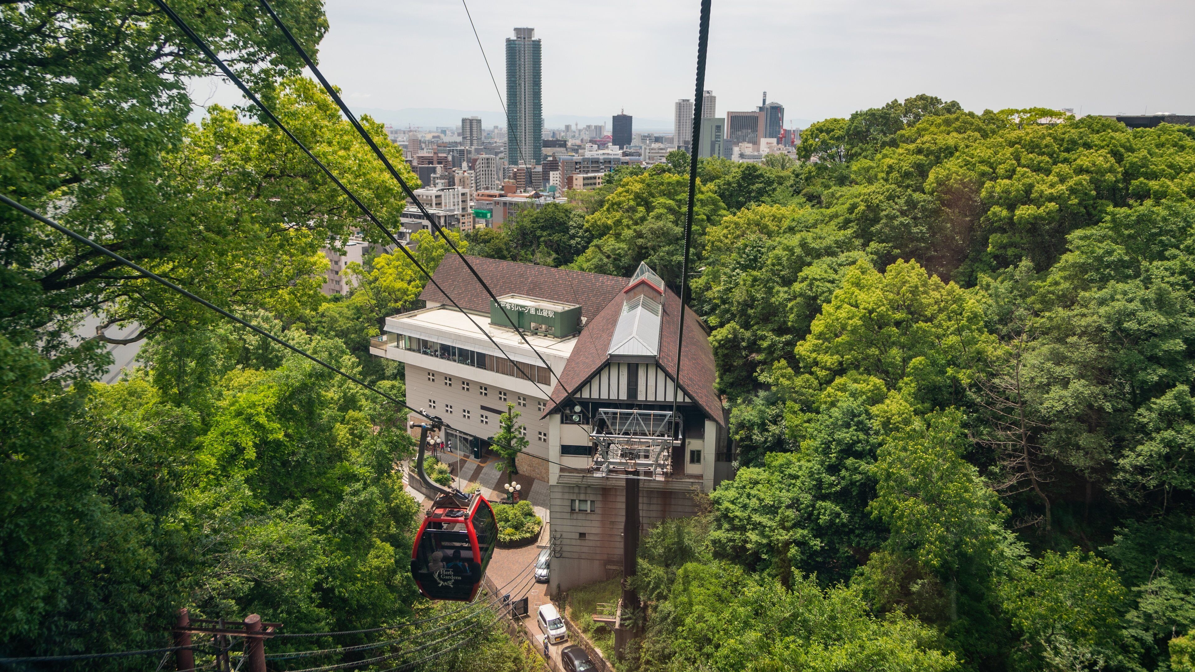 Shin-Kobe Ropeway showing a city, a gondola and landscape views