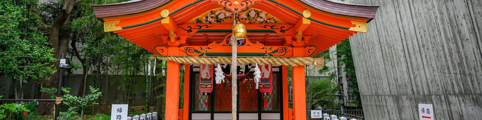 Ikuta Shrine which includes heritage elements