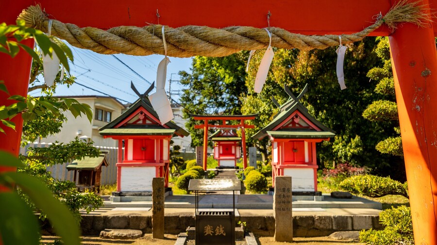 Tatsuta Shrine featuring heritage elements and a temple or place of worship