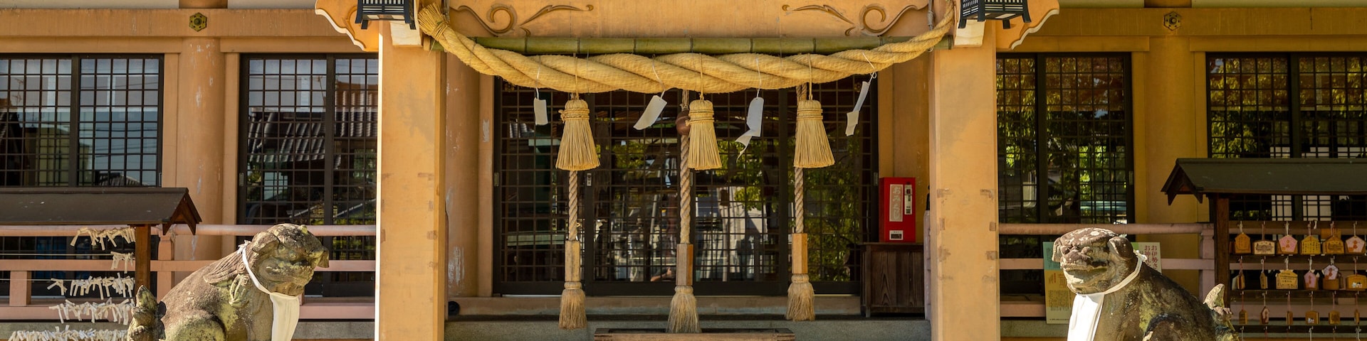 Tatsuta Shrine which includes a statue or sculpture, heritage elements and a temple or place of worship