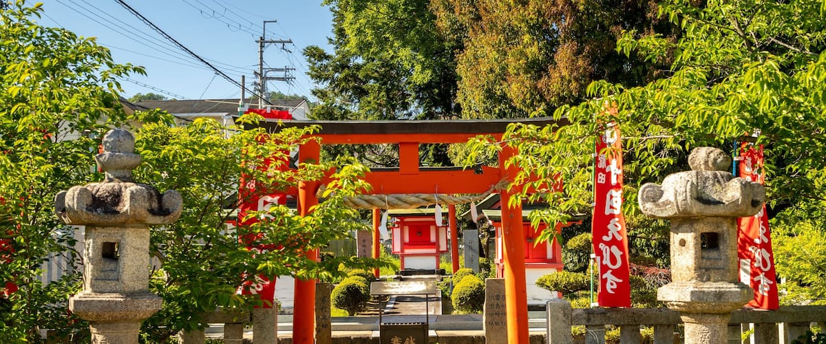 Tatsuta Shrine which includes a park and heritage elements