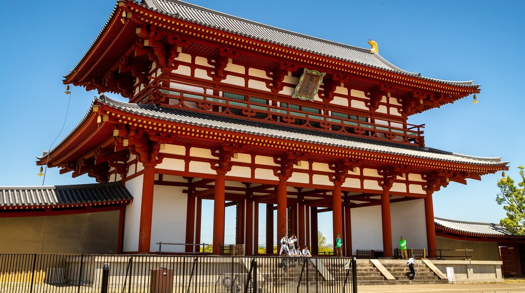 Suzakumon Gate showing a temple or place of worship and heritage architecture