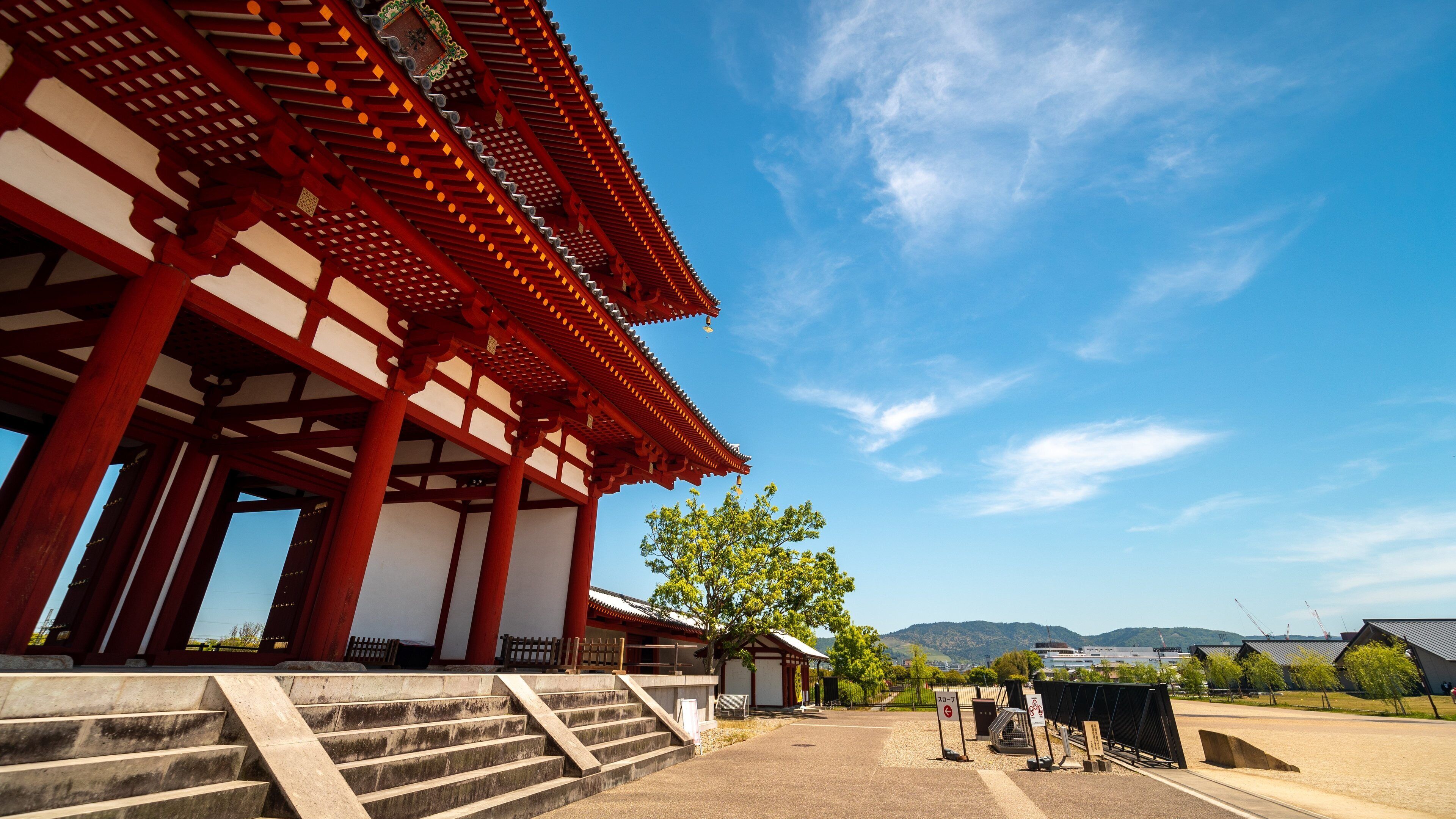 Suzakumon Gate showing heritage elements and a temple or place of worship