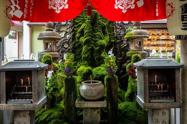 Hozen ji Temple featuring a temple or place of worship