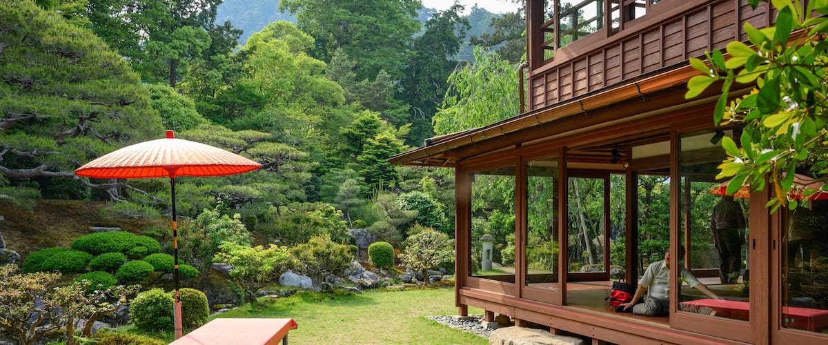 Kyu Chikurinin Garden showing a park