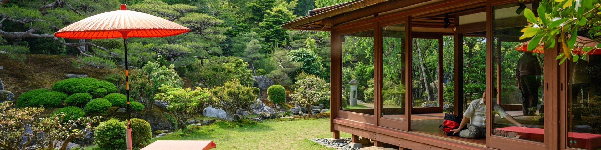 Kyu Chikurinin Garden showing a park