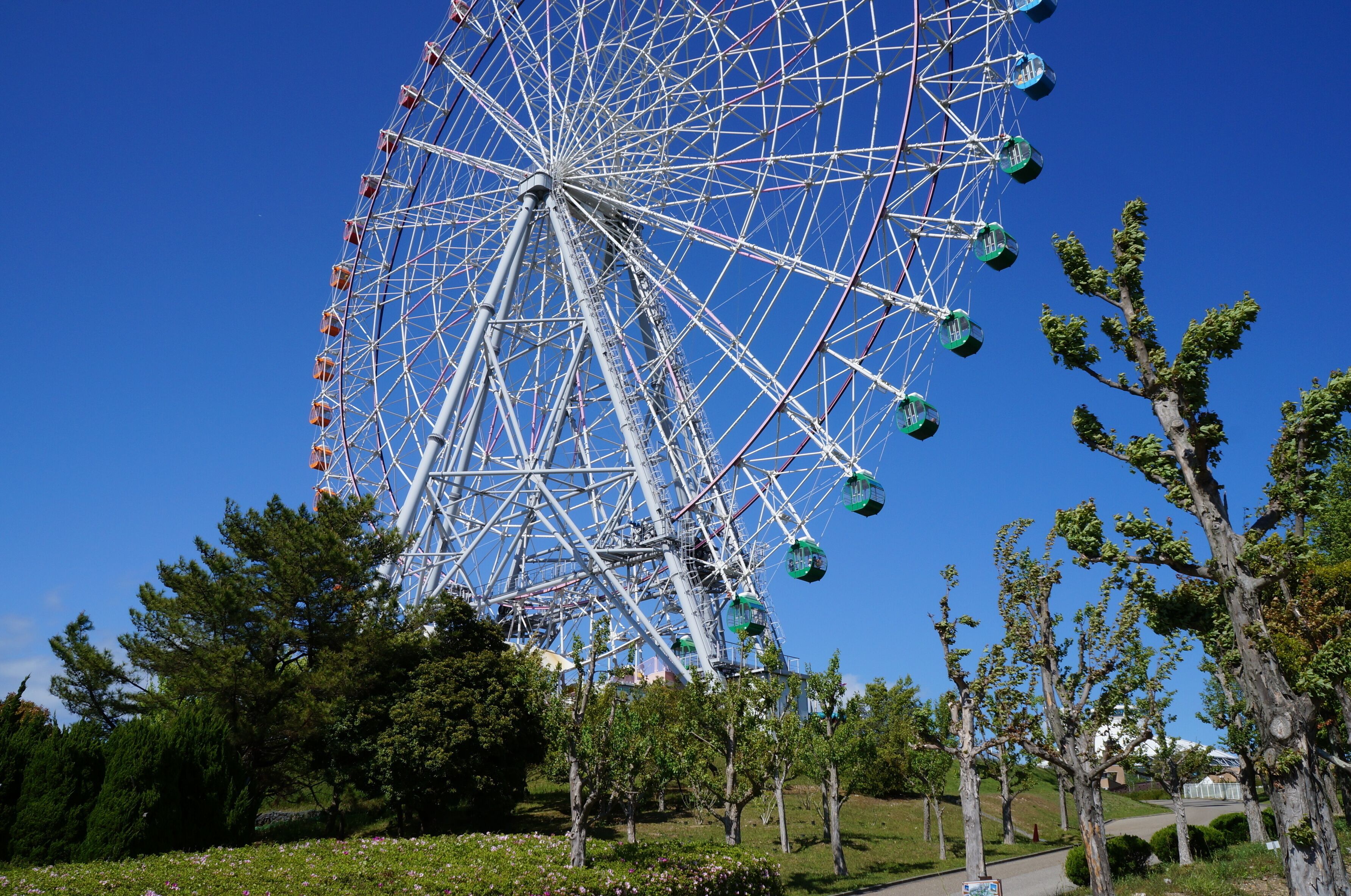 It is a photograph of EXPO 2005 Aichi Commemorative Park.
Nickname is Morikoro Park.