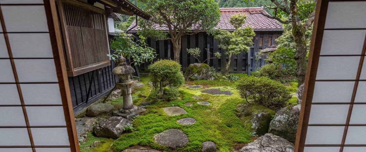Nagiso-machi Museum featuring a garden